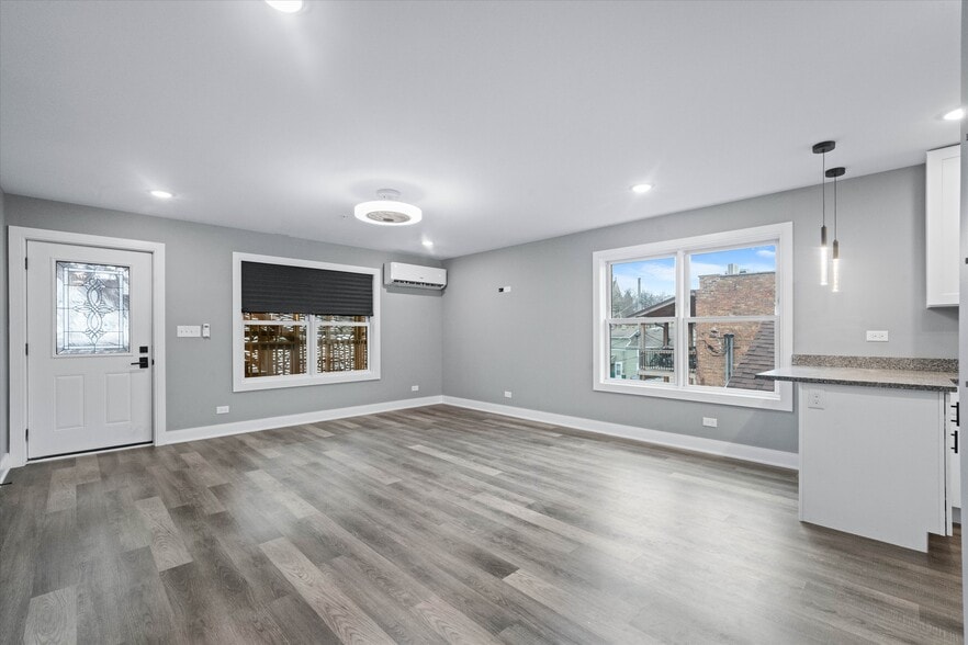 1016 S State St, Lockport, IL for sale - Interior Photo - Image 2 of 27