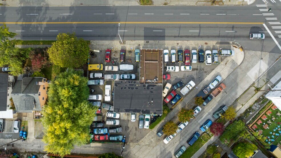 7860 Lake City Way NE, Seattle, WA à vendre - Photo du bâtiment - Image 2 de 12