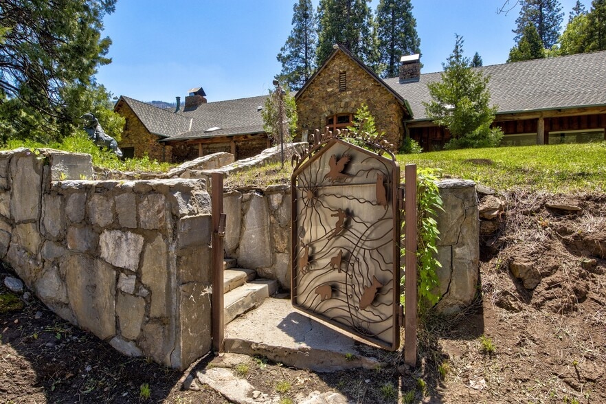 1699 Nelson Dr, Springville, CA à vendre - Photo du bâtiment - Image 3 de 129