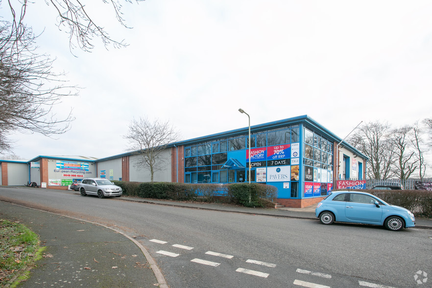 Hollies Park Rd, Cannock for lease - Primary Photo - Image 2 of 3