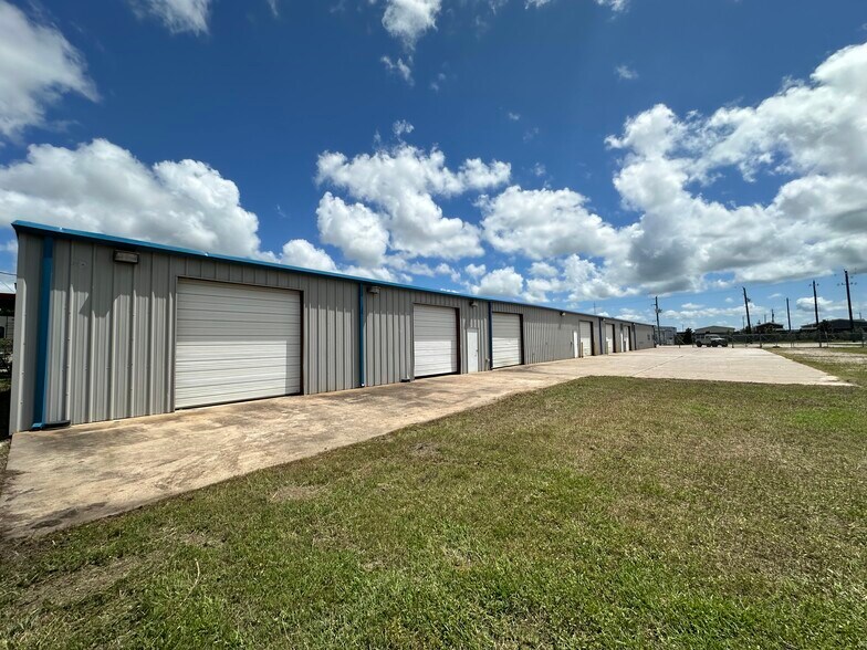 17821 County Road 127, Pearland, TX à louer - Photo du bâtiment - Image 3 de 11