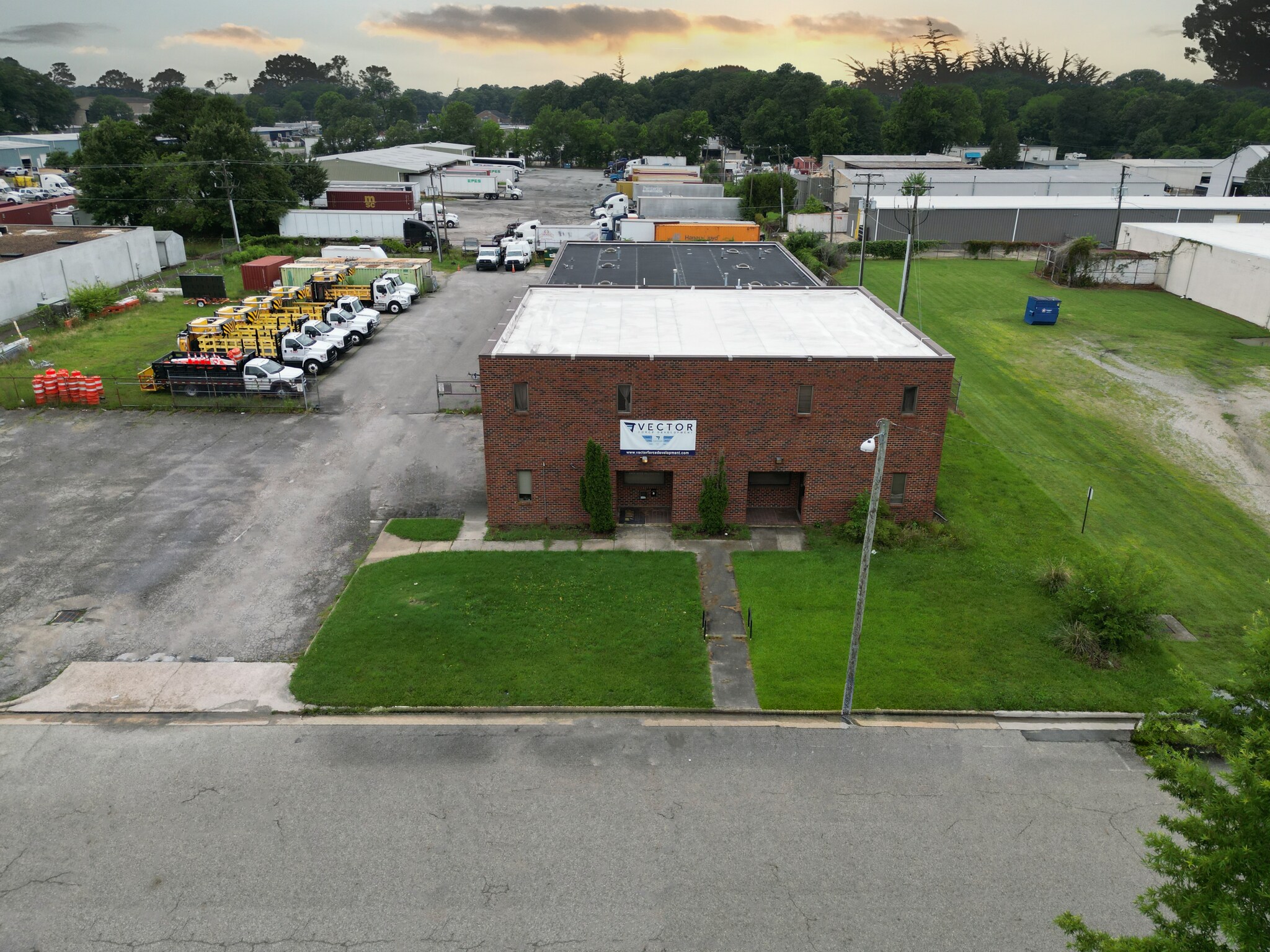 705-707 Howmet Dr, Hampton, VA à vendre Photo du bâtiment- Image 1 de 1