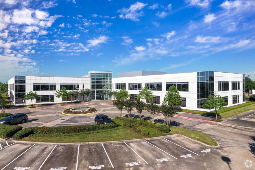 11000 Corporate Centre Dr, Houston, TX for lease - Building Photo - Image 2 of 9