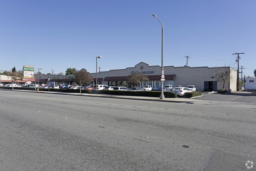 15700-15766 Bellflower Blvd, Bellflower, CA à louer - Photo du bâtiment - Image 2 de 2