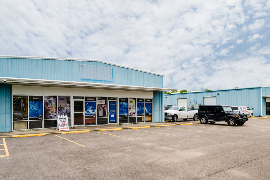 1118 N Main St, Pearland, TX à louer - Photo du bâtiment - Image 3 de 10