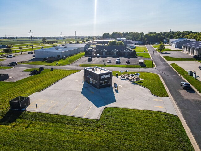 Plus de détails pour 190 High Point Pl NE, Byron, MN - Commerce de détail à vendre