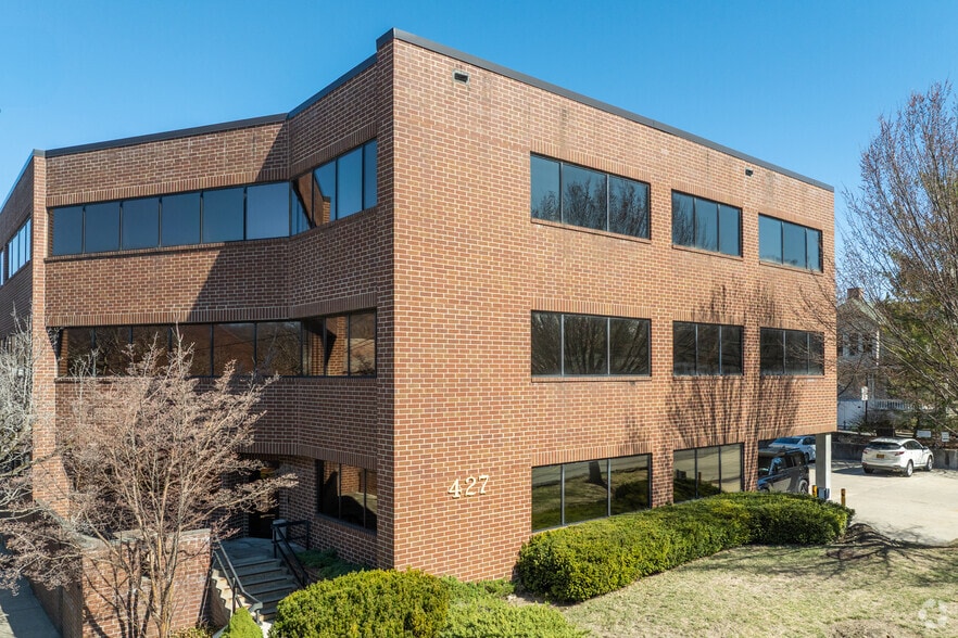 427 Bedford Rd, Pleasantville, NY for lease - Building Photo - Image 2 of 9