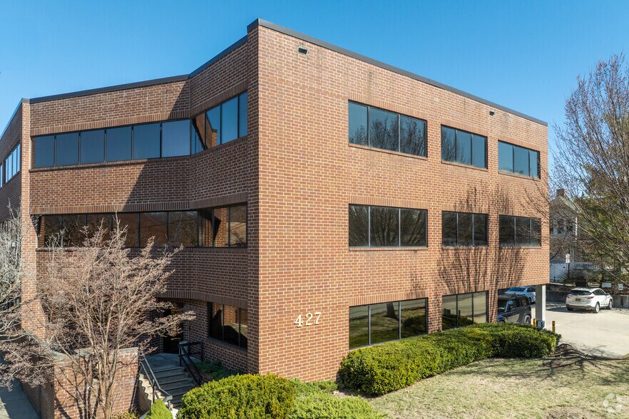 427 Bedford Rd, Pleasantville, NY à louer - Photo du bâtiment - Image 2 de 9