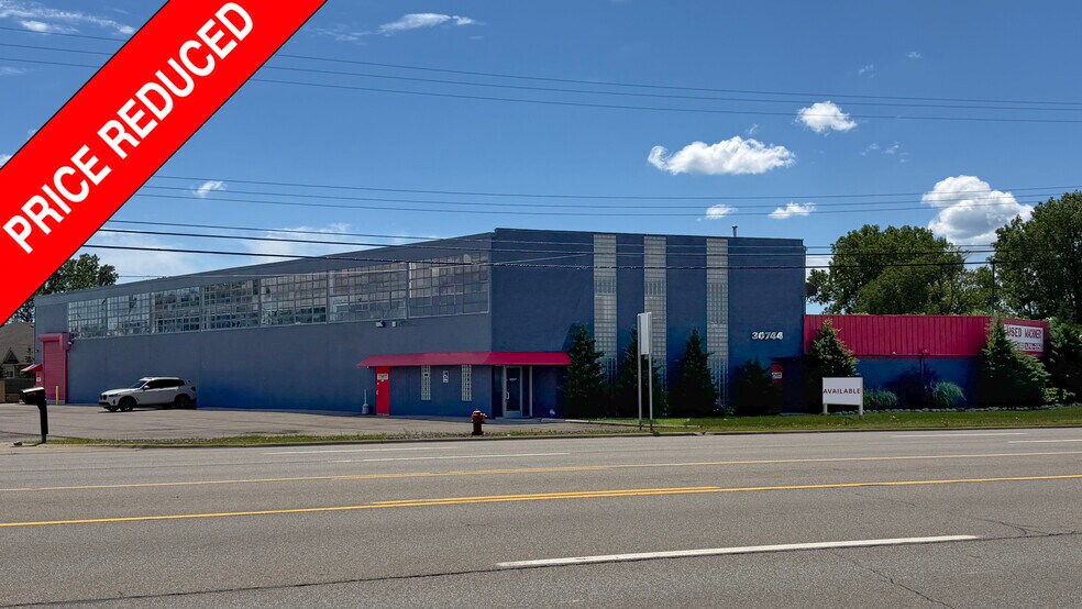 30744 Groesbeck Hwy, Roseville, MI for sale - Building Photo - Image 1 of 19