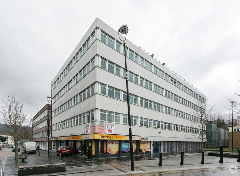 1-4 Castle St, Merthyr Tydfil for lease - Building Photo - Image 2 of 8