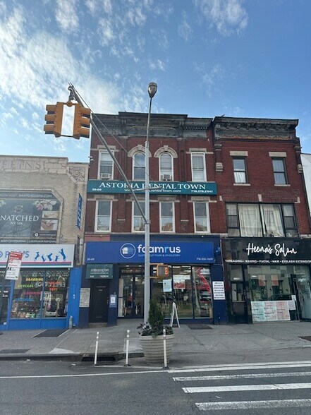 3060 Steinway St, Astoria, NY à vendre - Photo du bâtiment - Image 1 de 37