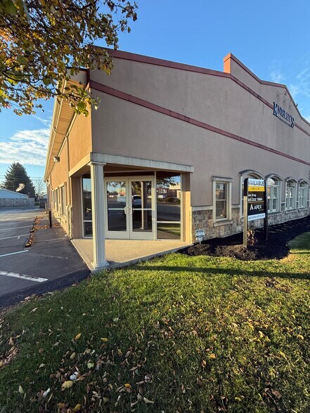 869 W 2nd St, Xenia, OH à louer - Photo du bâtiment - Image 2 de 42