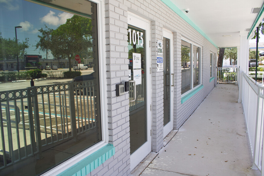 1015 10th St, Lake Park, FL for lease - Building Photo - Image 3 of 4