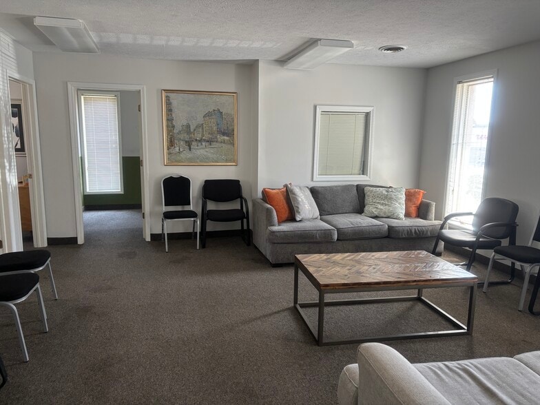 10 S Portage Path, Akron, OH for lease - Building Photo - Image 2 of 13