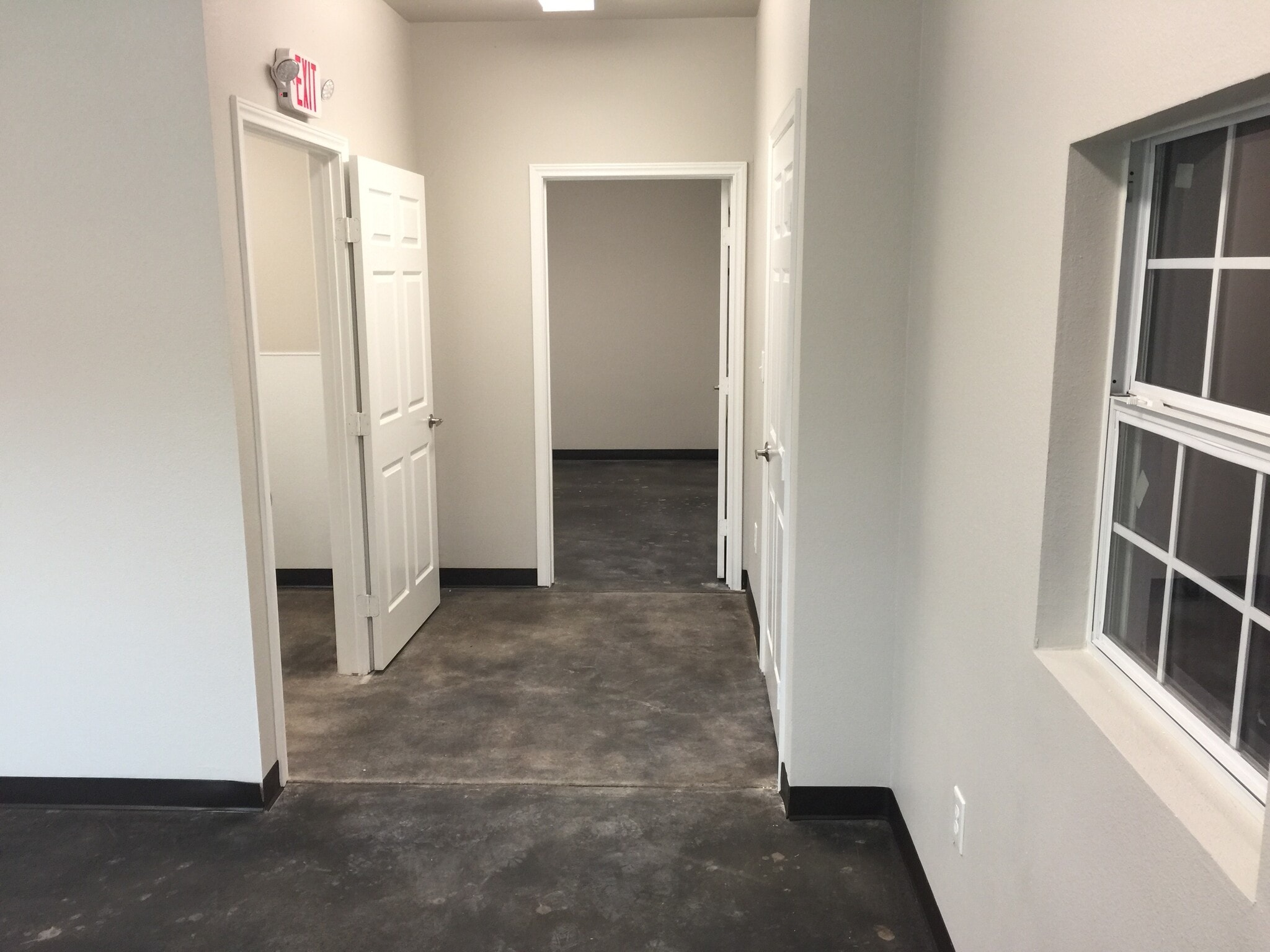 5501 Fishtrap Rd, Denton, TX for lease Interior Photo- Image 1 of 9