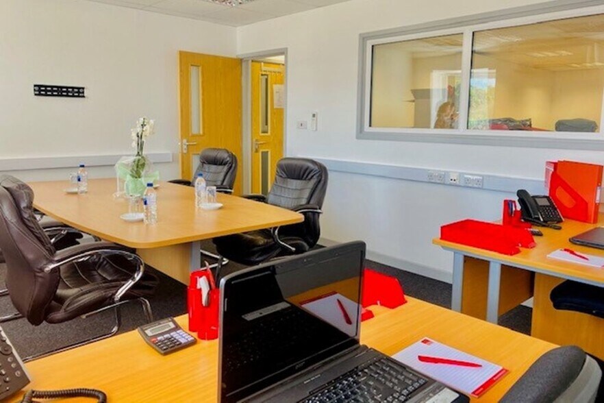 Newark Rd, Peterborough à louer - Photo du bâtiment - Image 2 de 9