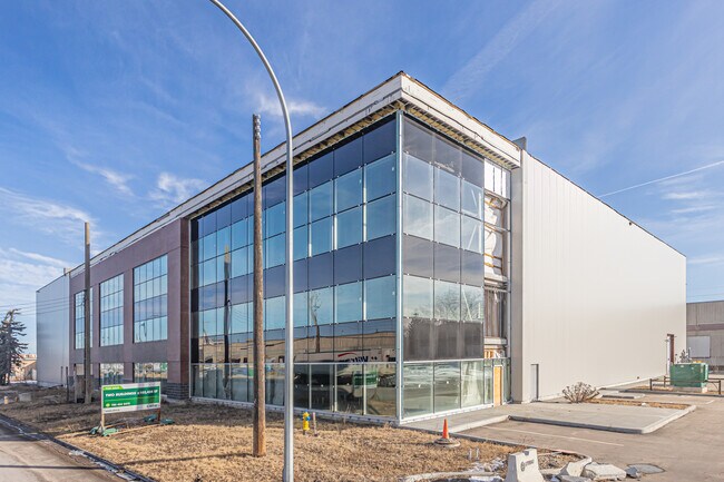 Plus de détails pour 4027 101 St NW, Edmonton, AB - Industriel à vendre