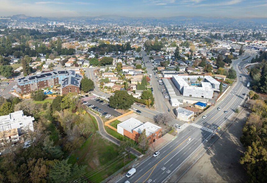 1448 A St, Castro Valley, CA à louer - Photo du bâtiment - Image 3 de 9
