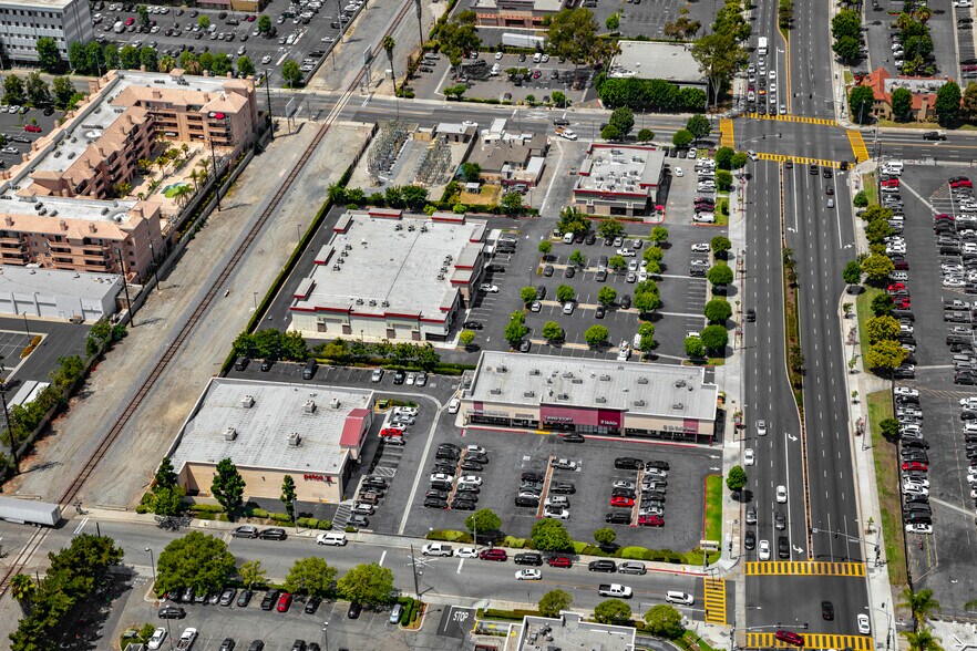 8524-8530 Firestone Blvd, Downey, CA à louer - Photo du bâtiment - Image 2 de 6