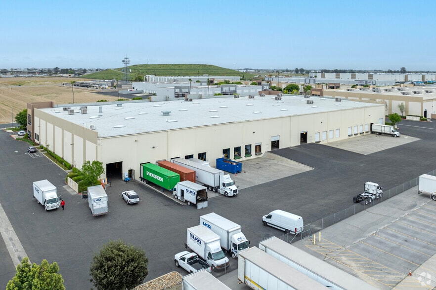 3131 S NorthPointe Dr, Fresno, CA for lease - Aerial - Image 2 of 12