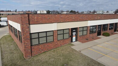 10500-10580 Justin Dr, Urbandale, IA à louer Photo du bâtiment- Image 1 de 4
