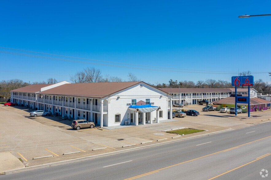 1601 S Texas Ave, Bryan, TX for sale - Primary Photo - Image 1 of 12