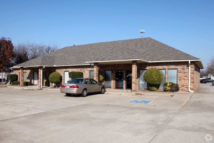 817 SW 89th St, Oklahoma City, OK for sale - Primary Photo - Image 2 of 5