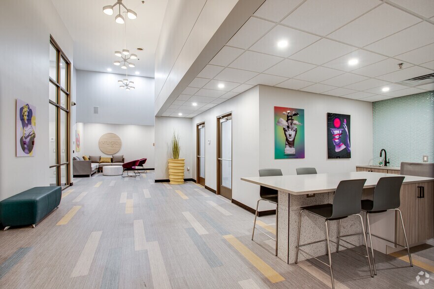 310-330 15th Ave SE, Minneapolis, MN à louer - Hall d’entrée - Image 3 de 46