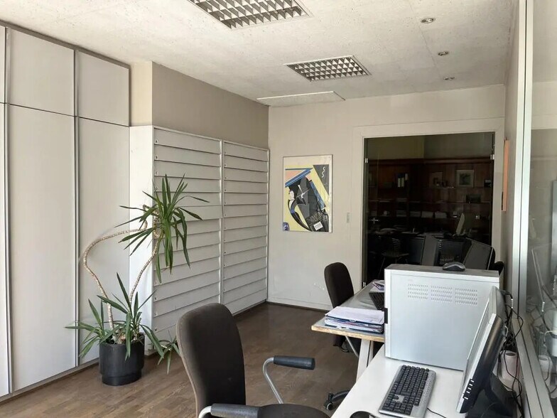 Retail in Caluire-et-Cuire for sale - Interior Photo - Image 2 of 7