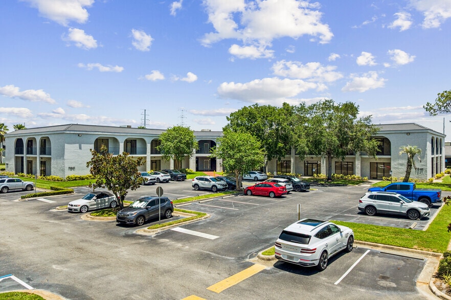 7041 Grand National Dr, Orlando, FL for lease - Building Photo - Image 3 of 17