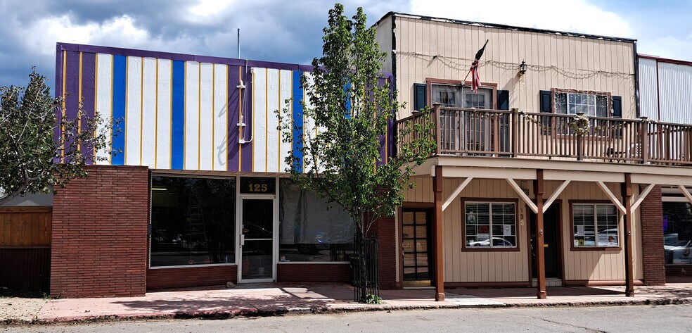 133 Commercial St, Portola, CA à vendre - Photo du bâtiment - Image 2 de 4