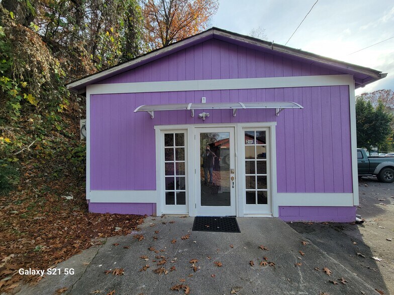626 N Main St, Waynesville, NC à louer - Photo du bâtiment - Image 1 de 5