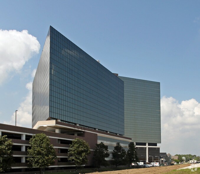 3900 N Causeway Blvd, Metairie, LA à louer - Photo du bâtiment - Image 1 de 6