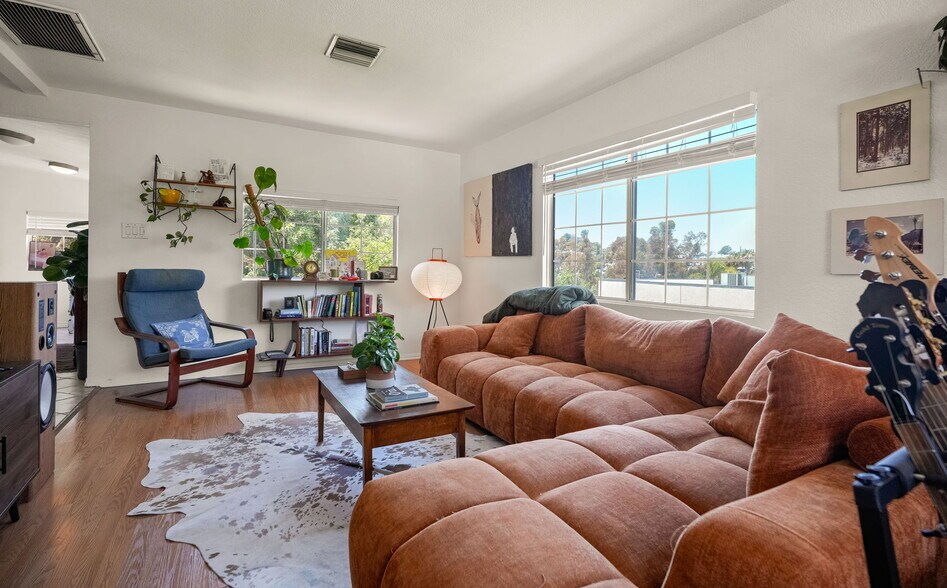 2142 Baxter St, Los Angeles, CA à vendre - Photo intérieure - Image 2 de 25