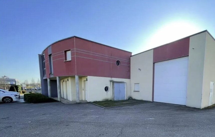 4 Rue De La Gilliere, NORROY-LE-VENEUR for lease Primary Photo- Image 1 of 3