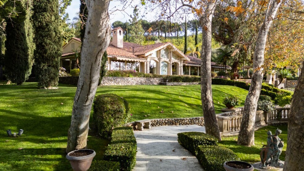39250 Ortega Hwy, San Juan Capistrano, CA à vendre - Photo du bâtiment - Image 3 de 57