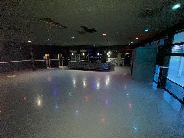 22605 NE Halsey St, Fairview, OR à louer - Photo du bâtiment - Image 3 de 10