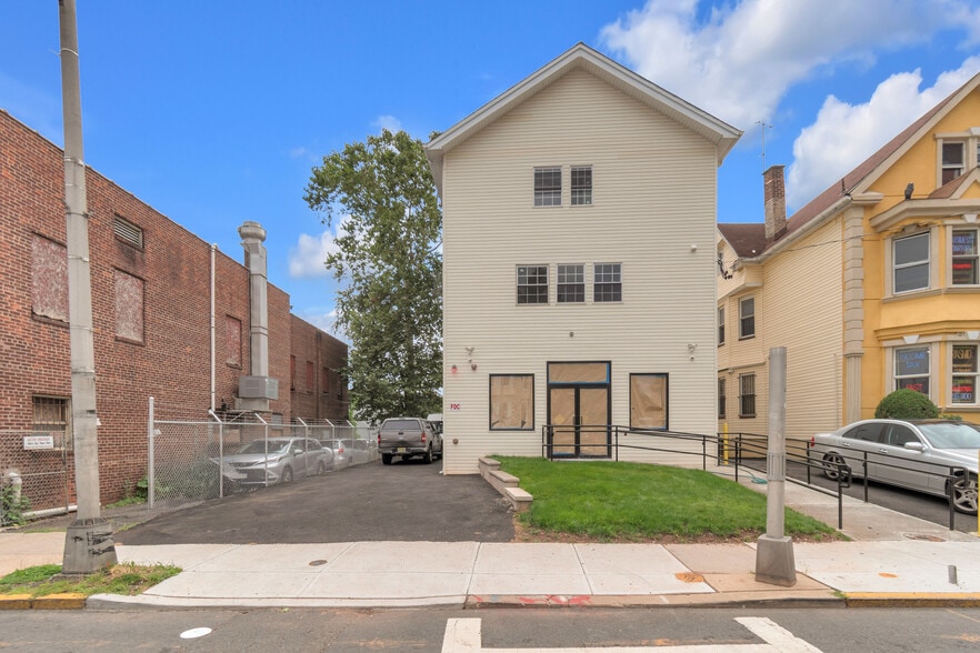 1142 Clinton Ave, Irvington, NJ for lease - Building Photo - Image 2 of 8