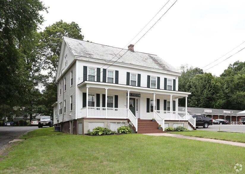 23 Southwick St, Feeding Hills, MA à vendre - Photo du bâtiment - Image 3 de 12