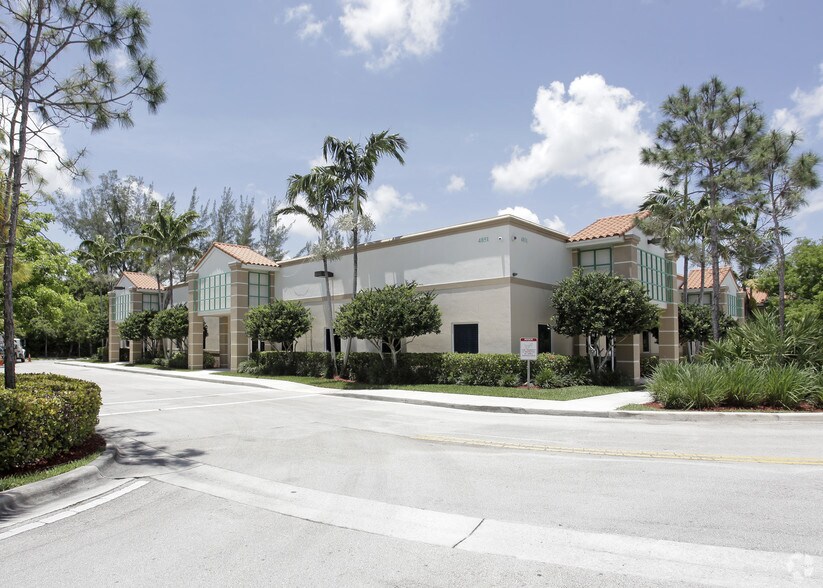 4851 W Hillsboro Blvd, Coconut Creek, FL à louer - Photo principale - Image 2 de 8