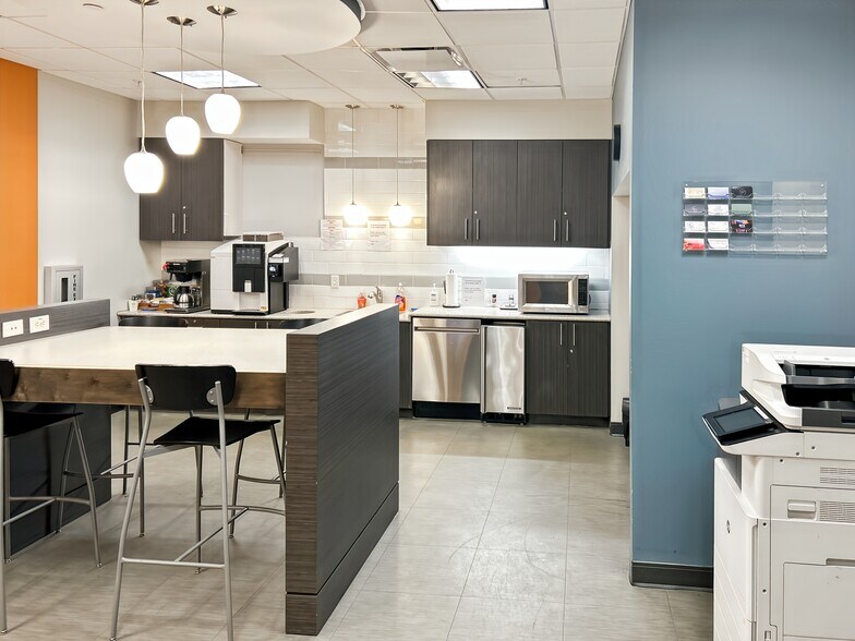 4410 E Claiborne Sq, Hampton, VA à louer - Photo intérieure - Image 3 de 11