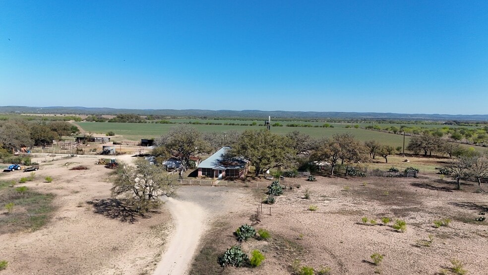 10566 Texas Highway 127, Sabinal, TX for sale - Building Photo - Image 3 of 12
