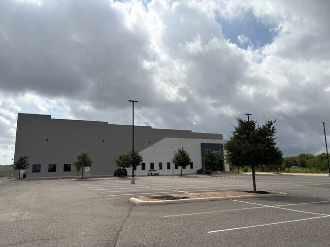 Plus de détails pour 8418 Somerset Rd, San Antonio, TX - Industriel à louer