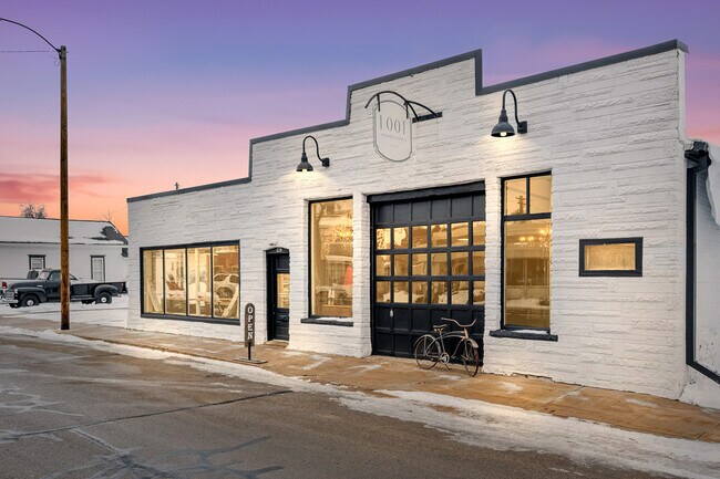 More details for 219 Jefferson St, Waupaca, WI - Retail for Sale