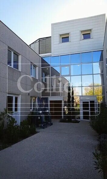 22 Rue Du 35Eme Regiment D'Aviation, Bron à vendre - Photo du bâtiment - Image 2 de 9