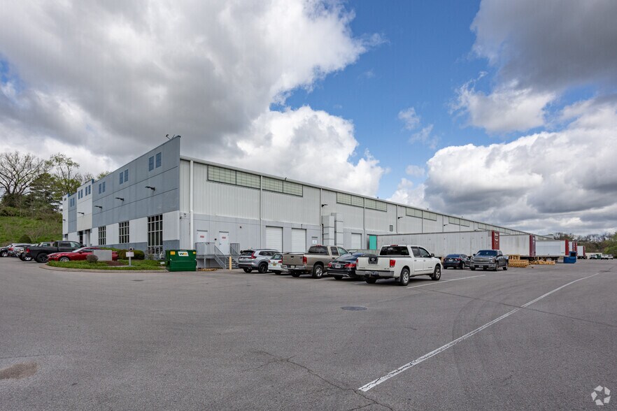 1508 Elm Hill Pike, Nashville, TN à louer - Photo du bâtiment - Image 2 de 4