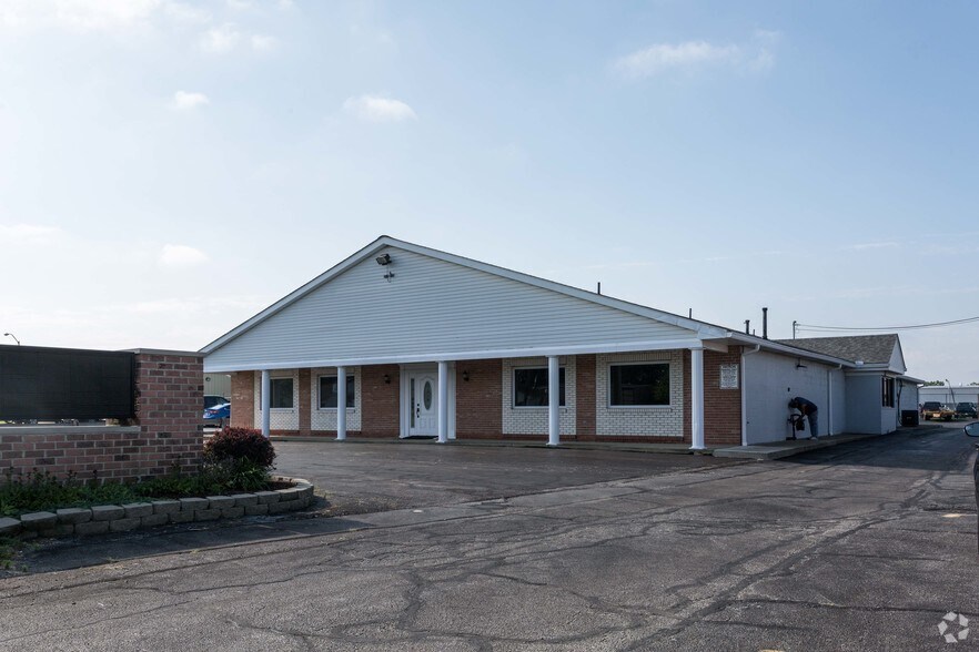 1131 E Broad St, Elyria, OH à louer - Photo du bâtiment - Image 2 de 15
