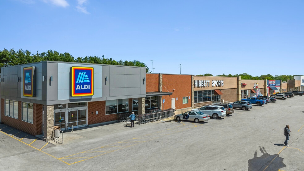 895-975 W College St, Marshall, MO for lease - Building Photo - Image 2 of 11