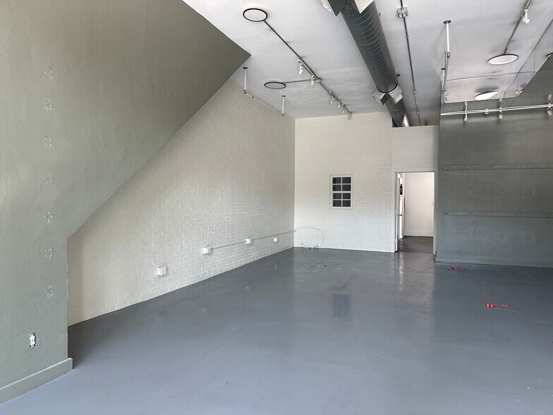 7201-7213 Santa Monica Blvd, West Hollywood, CA à louer - Photo du bâtiment - Image 3 de 14