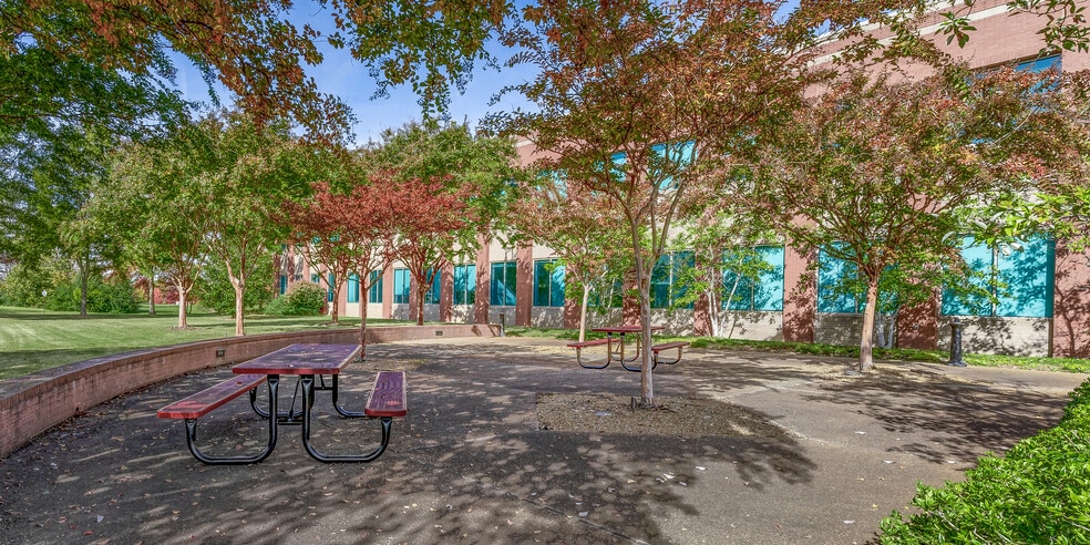 3742 Tyndale Dr, Memphis, TN for lease - Building Photo - Image 2 of 14